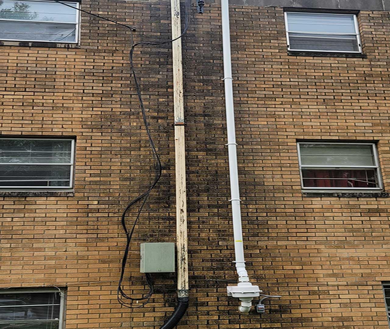 Before pro clean mobile wash power washed this apartment building.
