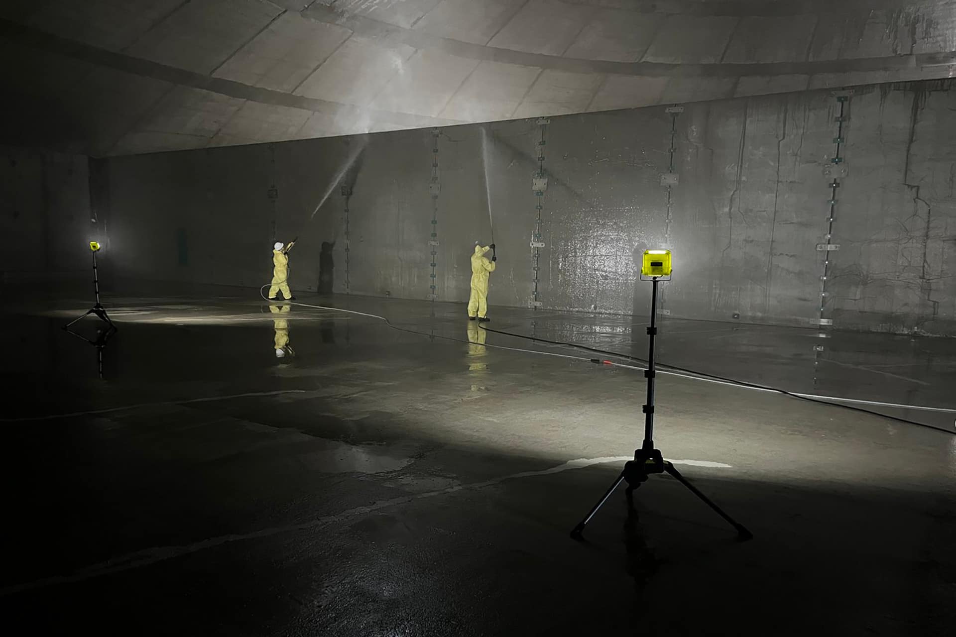 IMG-1396 Pro clean mobile wash power washing a commercial industrial building.